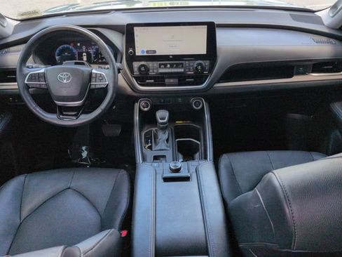 Used 2024 Toyota Grand Highlander AWD image 15