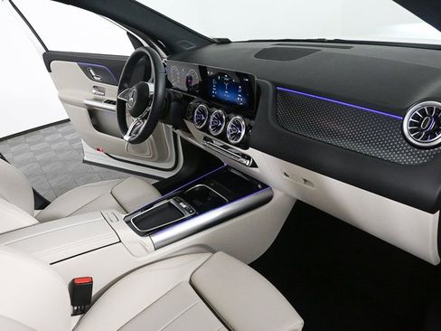 Used 2025 Mercedes-Benz GLA 250 image 23