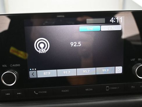 Used 2023 Honda HR-V LX image 18