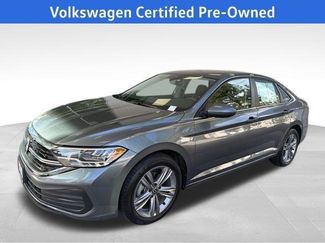 Certified 2022 Volkswagen Jetta SE video 1