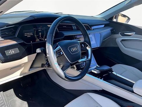 Used 2022 Audi e-tron Premium Plus w/ Premium Plus Package image 11