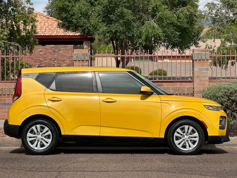 Used 2020 Kia Soul LX image 9