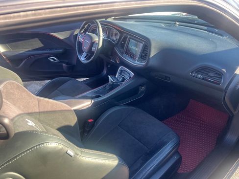 Used 2018 Dodge Challenger R/T Scat Pack w/ Leather Interior Group image 17