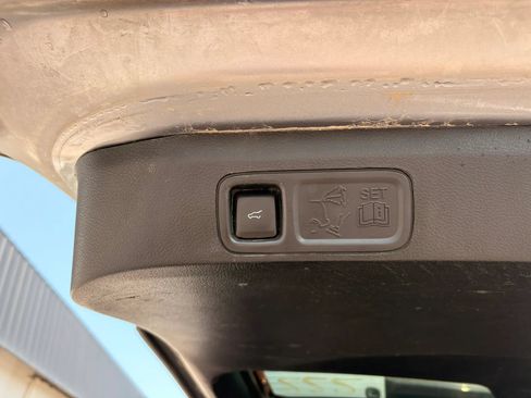 Used 2020 Ford Expedition Limited w/ Equipment Group 301A AWD/4WD image 9