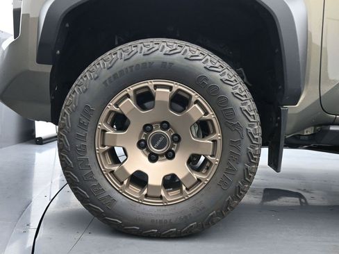 Used 2024 Toyota Tacoma Trailhunter image 12