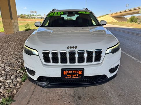 Used 2019 Jeep Cherokee Latitude Plus FWD image 8