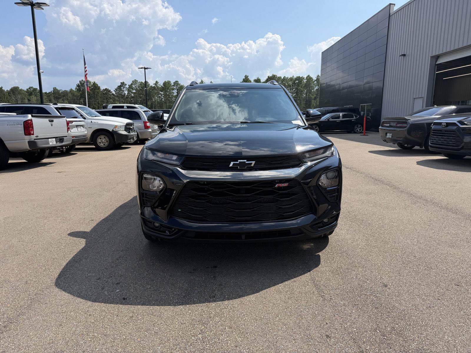 Used 2023 Chevrolet TrailBlazer RS w/ Convenience Package FWD image 2