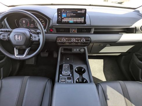 Used 2025 Honda Pilot EX-L image 16