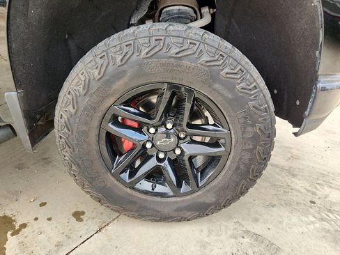 Used 2022 Chevrolet Silverado 1500 Custom Trail Boss w/ Safety Confidence Package AWD/4WD image 9