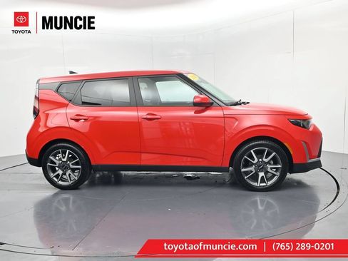 Used 2024 Kia Soul EX w/ Option Group 015 FWD image 1