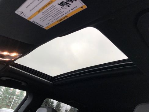 Used 2022 Mercedes-Benz GLE 350 4MATIC w/ Premium Package image 16