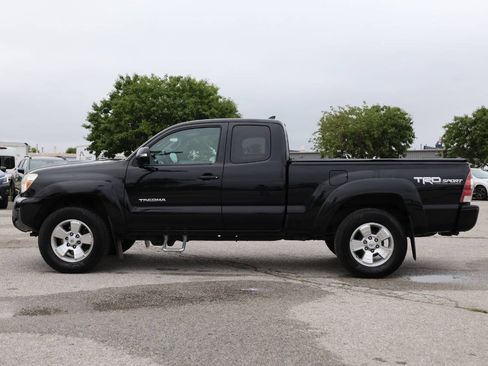 Used 2015 Toyota Tacoma 4x4 Access Cab V6 w/ TRD Sport Package image 8