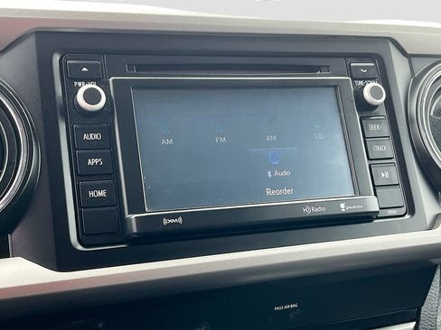 Used 2019 Toyota Tacoma SR5 AWD/4WD image 14