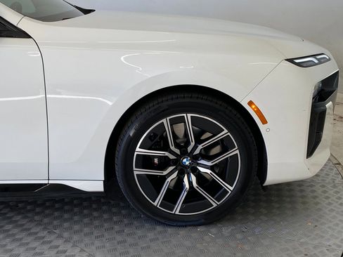 Certified 2024 BMW 750e xDrive image 10