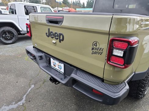 New 2025 Jeep Gladiator Willys image 16