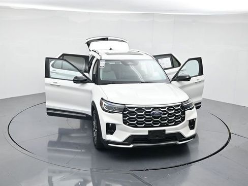 Certified 2025 Ford Explorer Platinum w/ Ultimate Package image 46