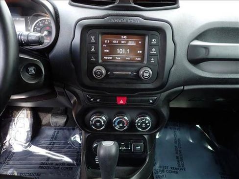 Used 2017 Jeep Renegade Latitude w/ Cold Weather Group AWD/4WD image 15