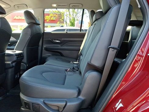 Used 2024 Toyota Grand Highlander AWD Hybrid image 9