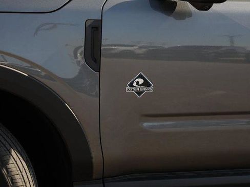 Certified 2025 Ford Bronco Sport Outer Banks w/ Outer Banks Tech Package+ image 4