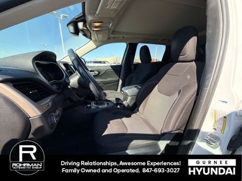 Used 2017 Jeep Cherokee 75th Anniversary image 8