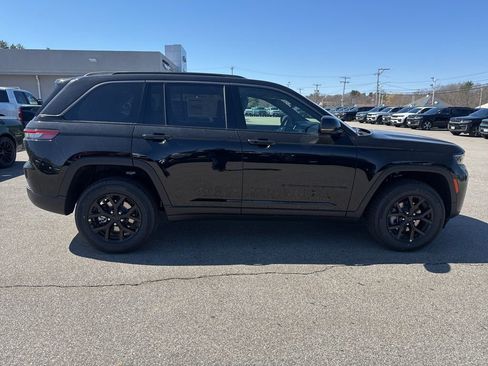 New 2026 Jeep Grand Cherokee Altitude image 6