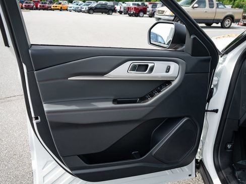 New 2026 Ford Explorer Active w/ Active Comfort Package RWD image 16