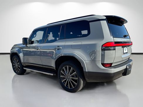 Used 2024 Lexus GX 550 w/ Accessory Package (Z1) image 3