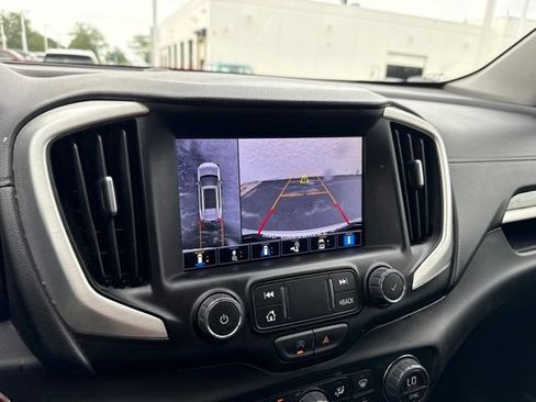 Used 2023 GMC Terrain SLT w/ Infotainment Package II FWD image 19