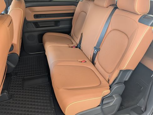 Used 2025 Volkswagen ID. Buzz Pro S Plus RWD image 17