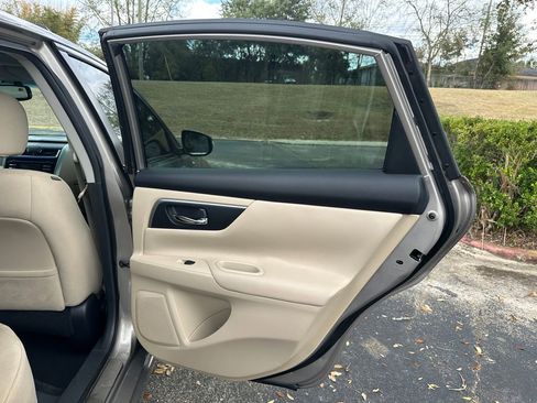 Used 2015 Nissan Altima 2.5 SV w/ Convenience Package image 42