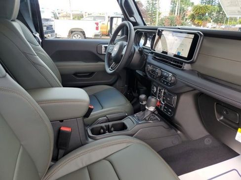 New 2025 Jeep Gladiator Mojave image 8