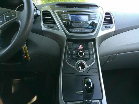Used 2014 Hyundai Elantra SE FWD image 14