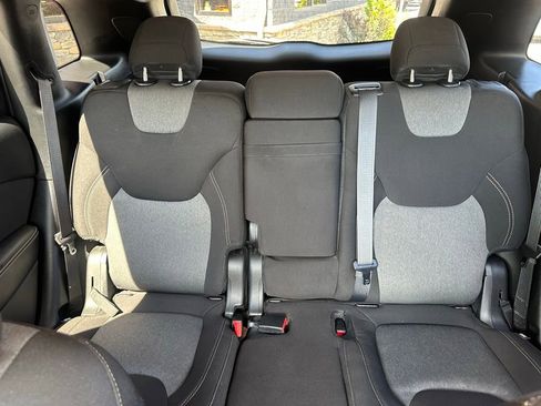 Used 2016 Jeep Cherokee Sport FWD image 32