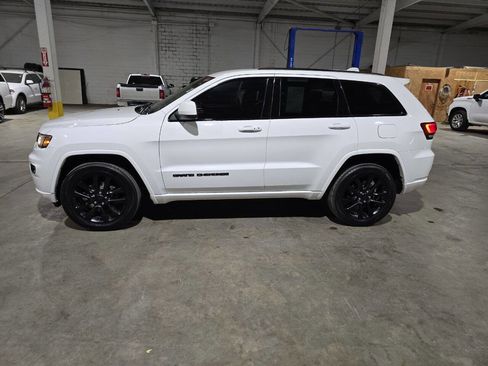 Used 2018 Jeep Grand Cherokee Altitude image 5