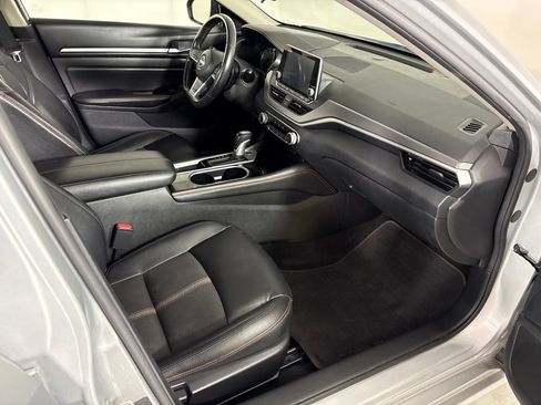Used 2024 Nissan Altima 2.5 SR FWD image 20