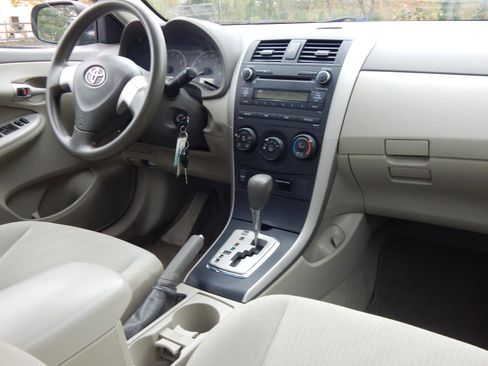 Used 2010 Toyota Corolla image 15