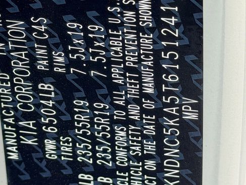 New 2026 Kia Carnival EX image 24