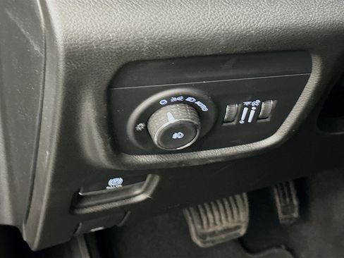 Used 2024 Jeep Grand Cherokee L Limited w/ Luxury Tech Group II image 17