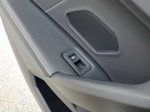 Certified 2023 Volkswagen Tiguan SE FWD image 20