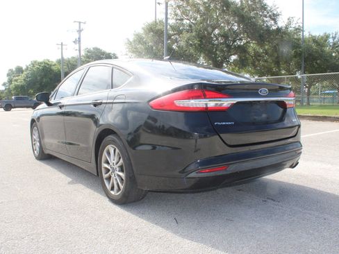Used 2017 Ford Fusion SE FWD image 8