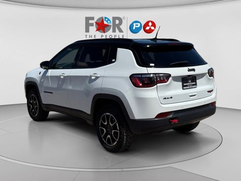Used 2025 Jeep Compass Trailhawk AWD/4WD image 3