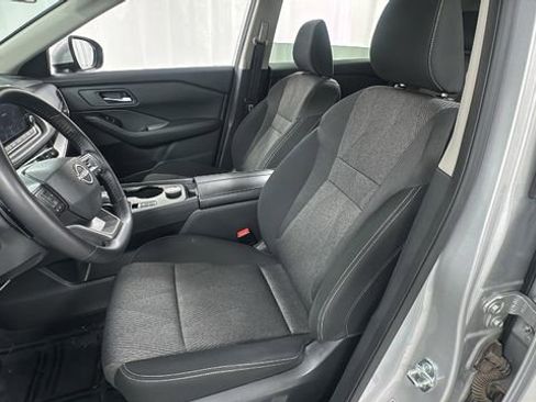 Certified 2025 Nissan Rogue SV AWD/4WD image 10