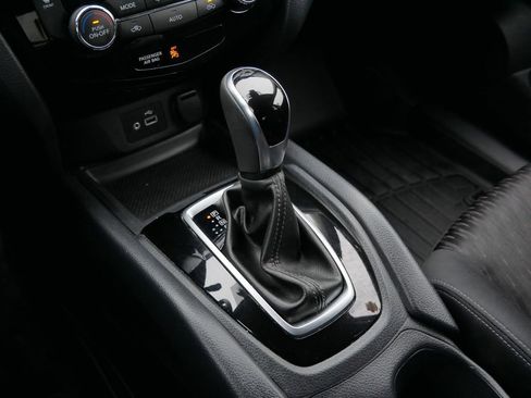 Used 2020 Nissan Rogue SV image 36