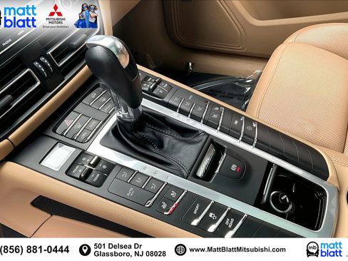 Used 2020 Porsche Macan w/ Premium Package Plus image 19
