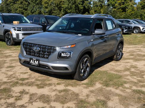 New 2026 Hyundai Venue SEL FWD image 1