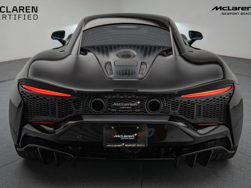 Used 2024 McLaren Artura image 17