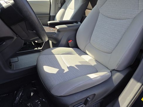 Used 2024 Toyota Sienna LE AWD/4WD image 27