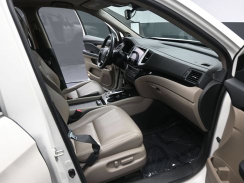 Used 2016 Honda Pilot Touring image 21