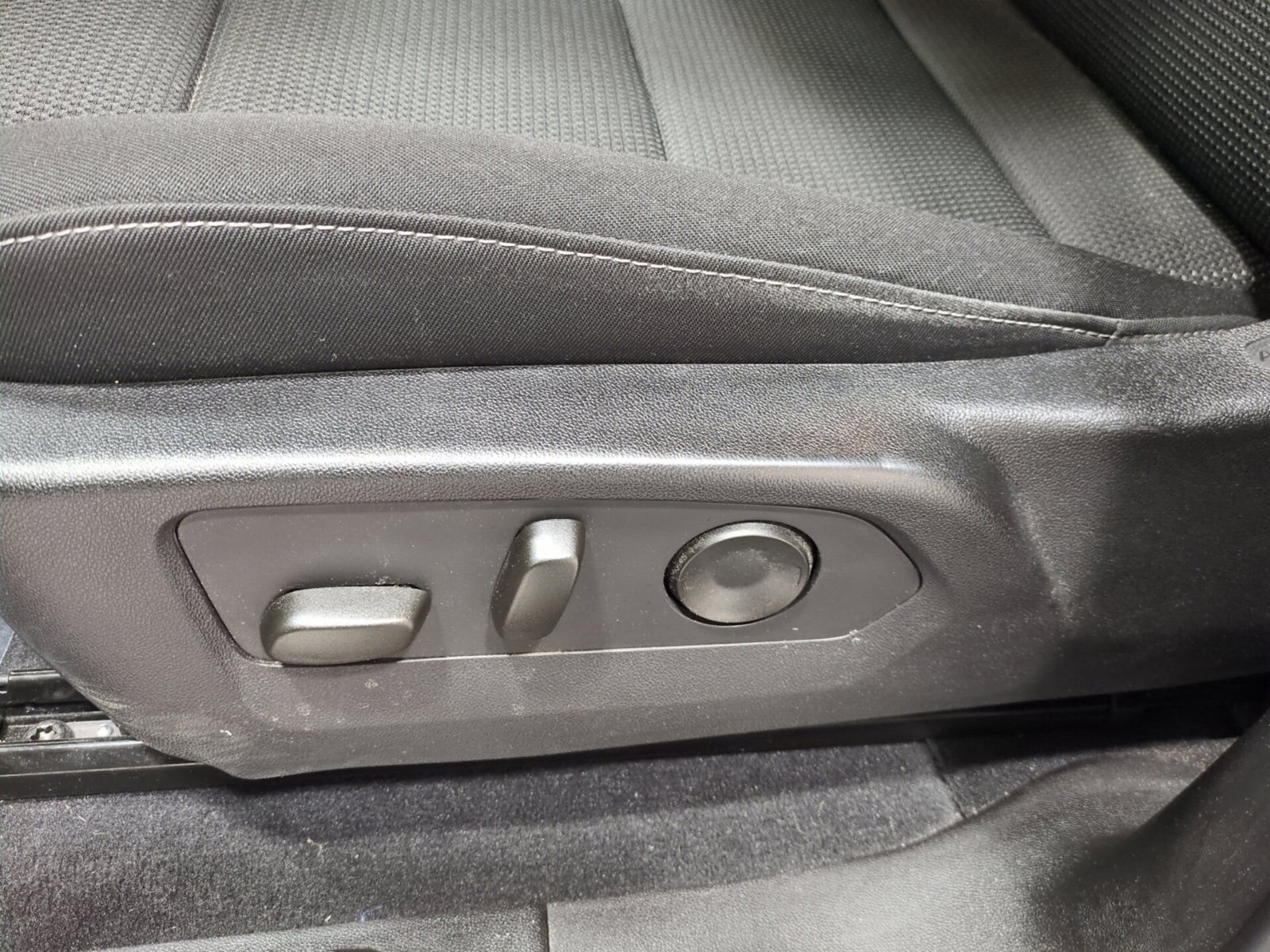 Used 2024 Chevrolet Colorado LT w/ LT Convenience Package II AWD/4WD image 17