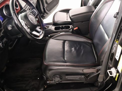 Used 2019 Jeep Wrangler Unlimited Rubicon image 12